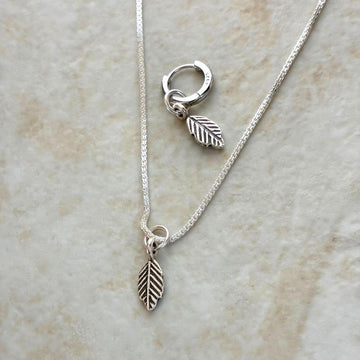 カレンシルバー リーフチャーム 15×6×1mm