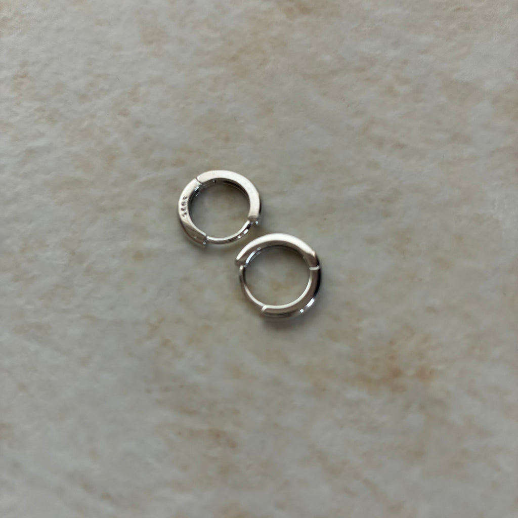 ブラックラブラドライト チャーム付きフープピアス Silver925