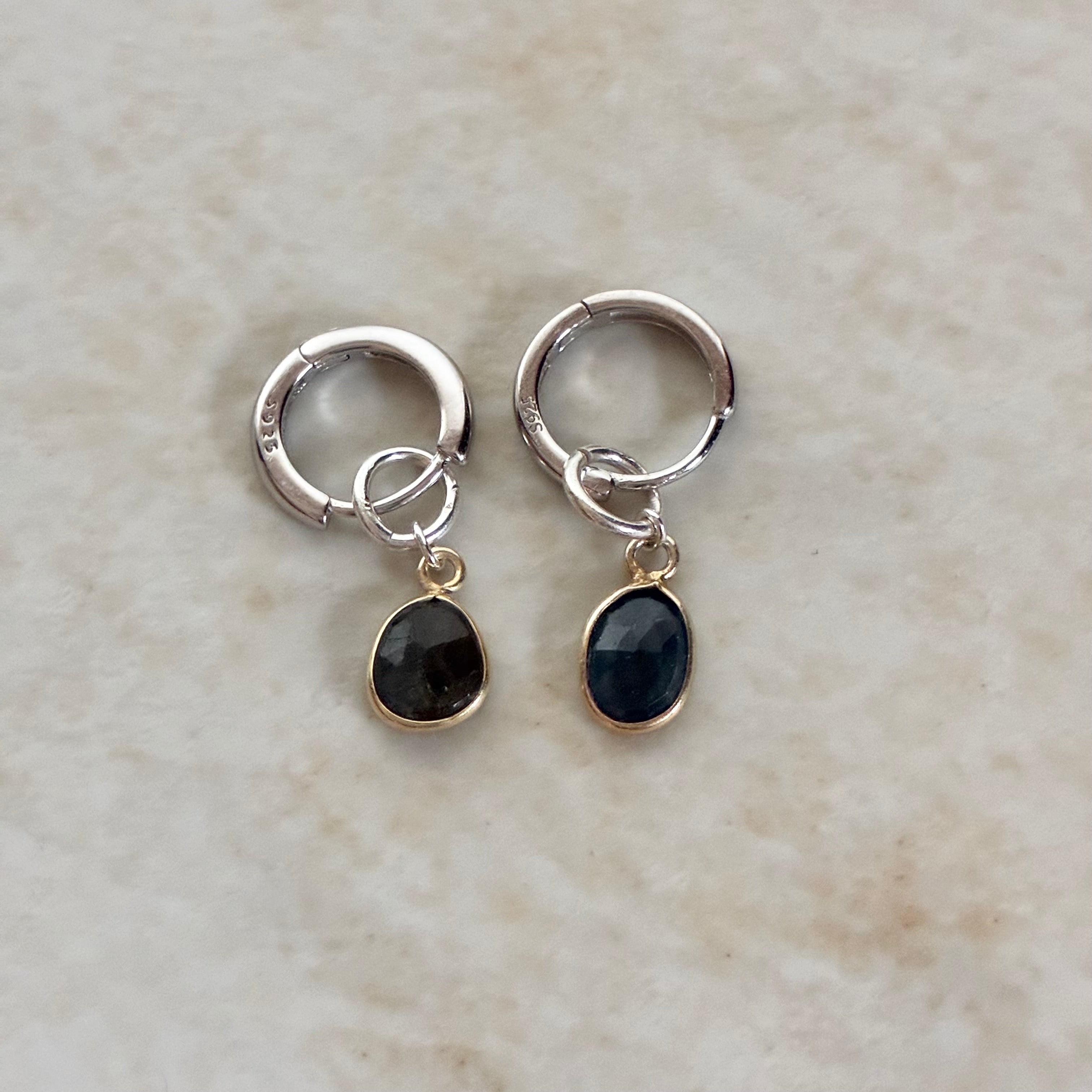 ブラックラブラドライト チャーム付きフープピアス Silver925